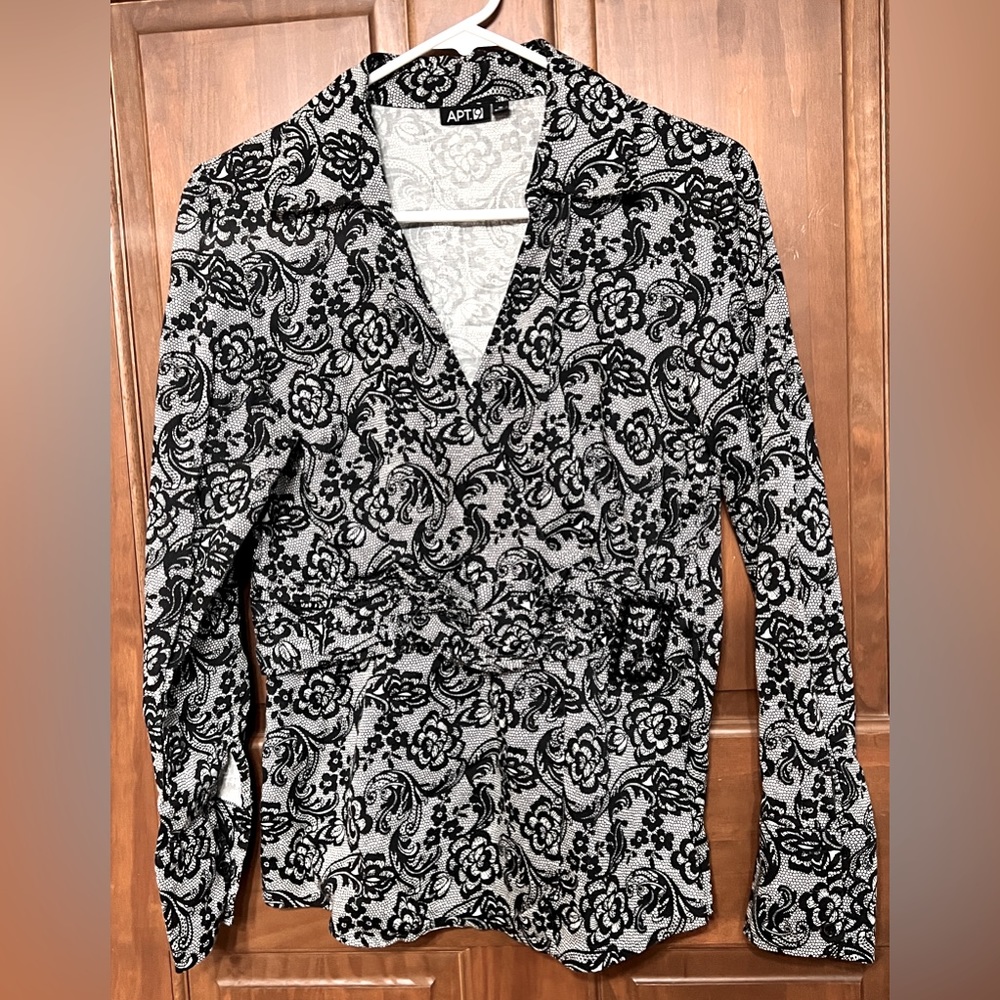 APT 9 Black & White lace look blouse (Size medium)